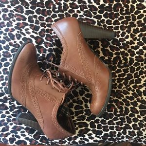 American Eagle oxford heels